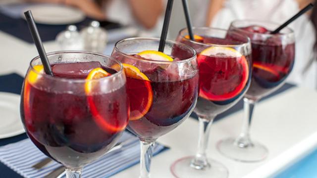 Copas de tinto de verano.