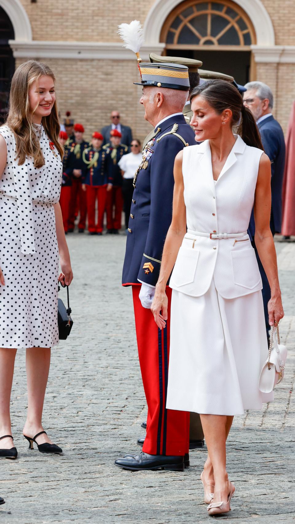 Letizia luce diseño de Felipe Varela.