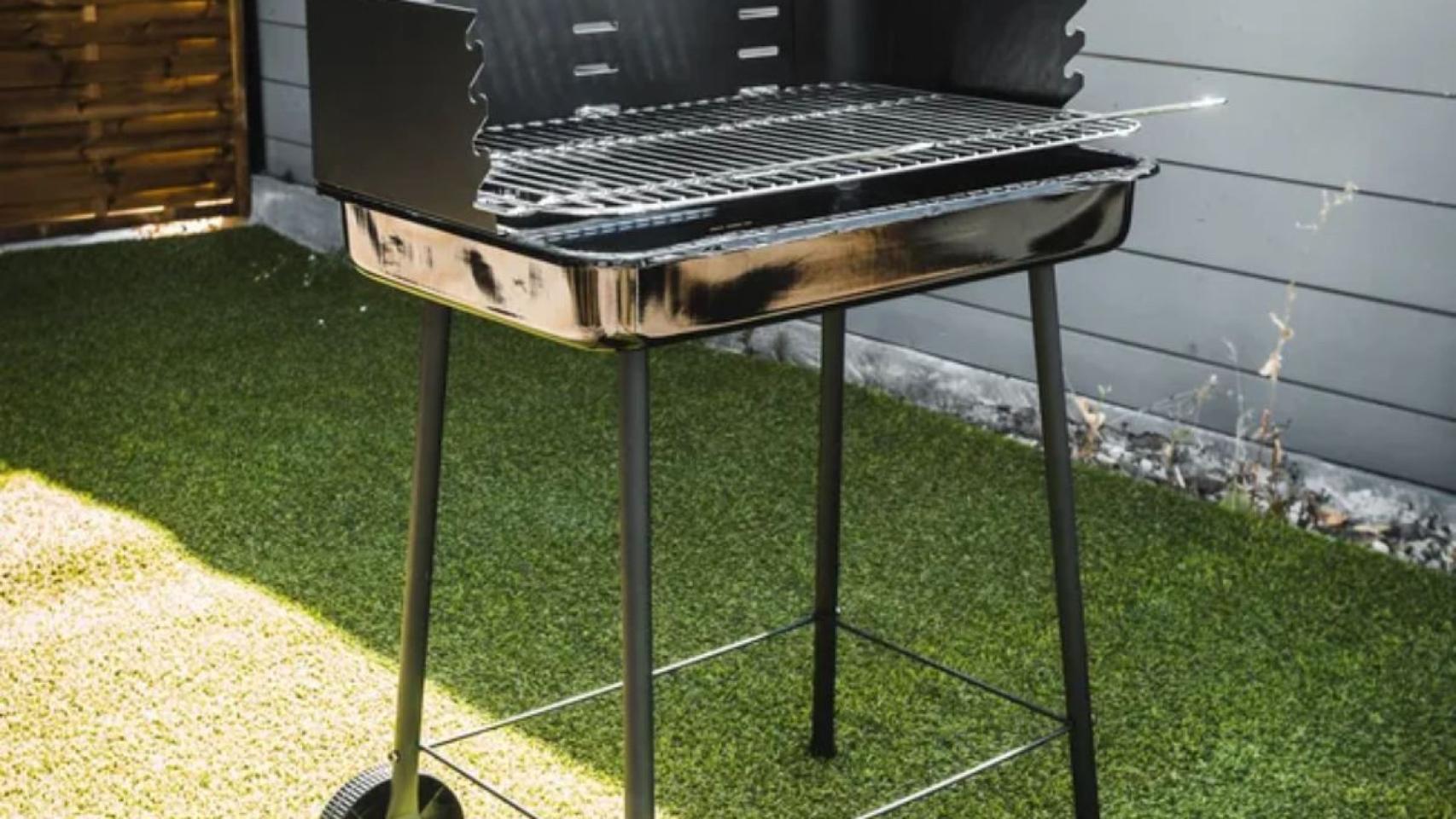 Esta barbacoa de carbón de Leroy Merlin perfecta para verano ¡ahora cuesta menos de 40 euros!