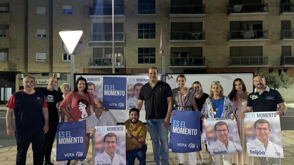 Pegada de carteles en Santa Marta de Tormes