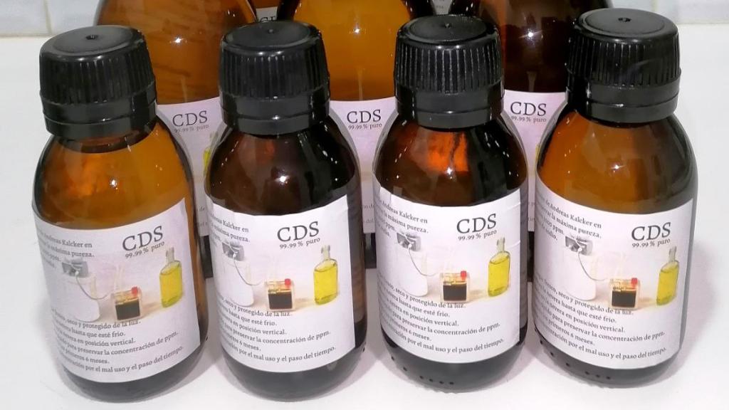 Varios botes de CDS puro