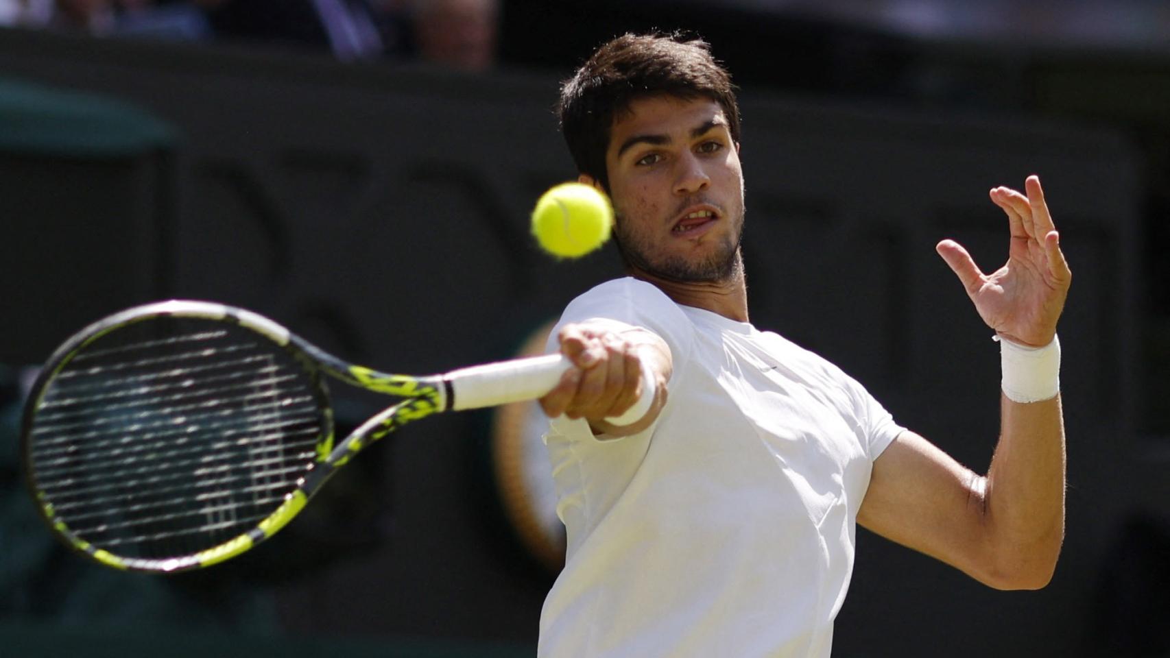 Alcaraz, durante el partido de segunda ronda en Wimbledon.