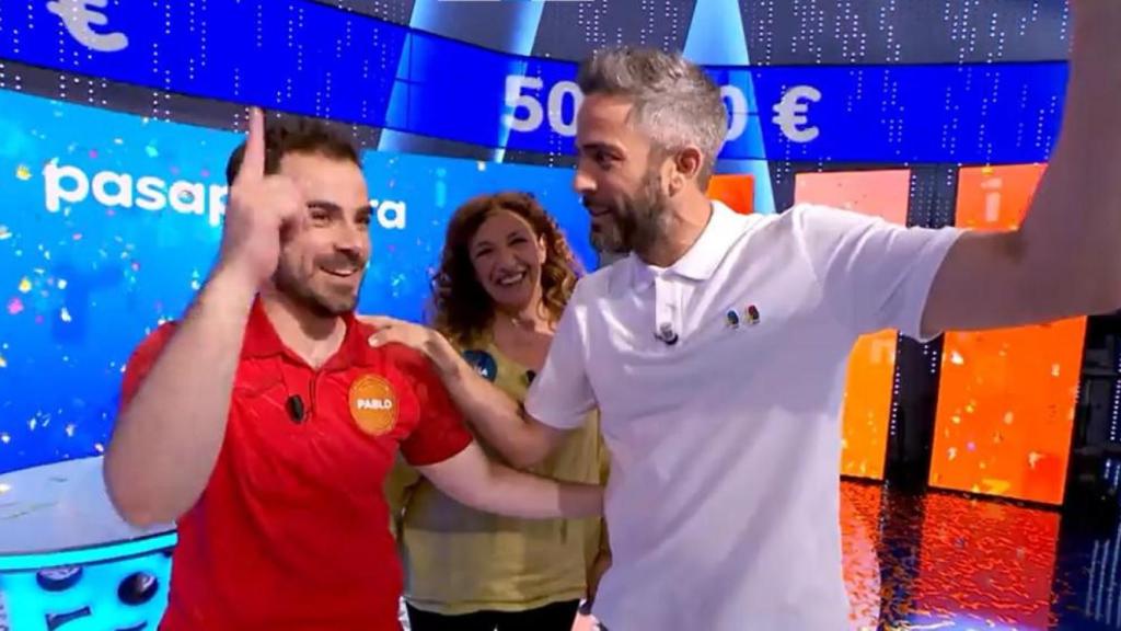 Pablo Díaz en el Duelo de Campeones con Roberto Leal y Sofía Álvarez.