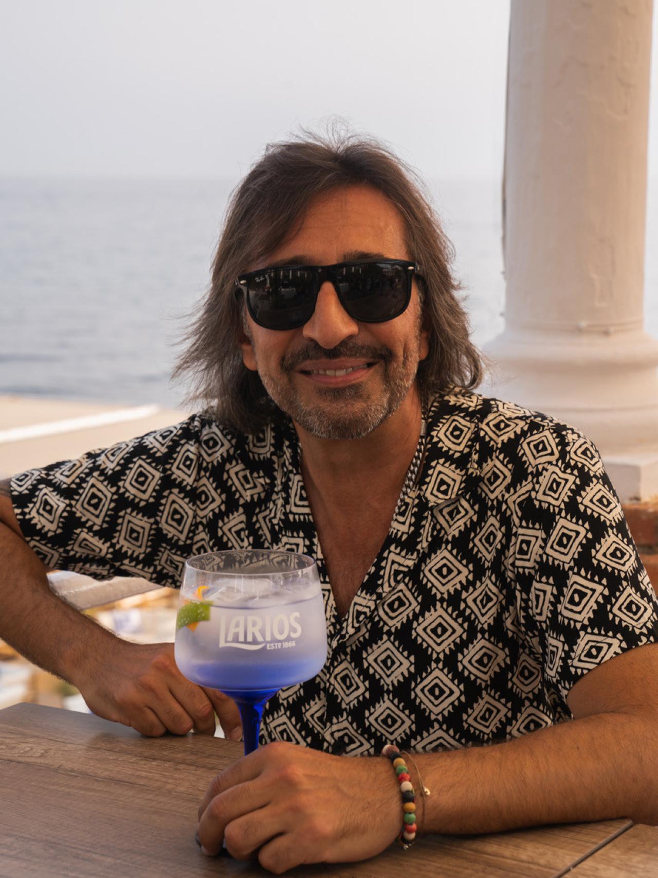 Antonio Carmona en el Balneario, en Málaga, con Larios.