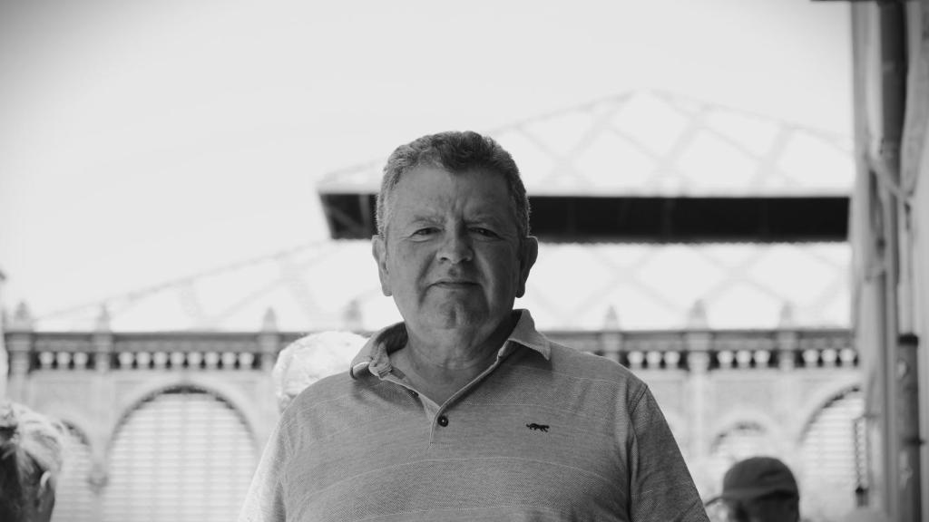 Antonio Diéguez, frente al Mercado de Atarazanas.