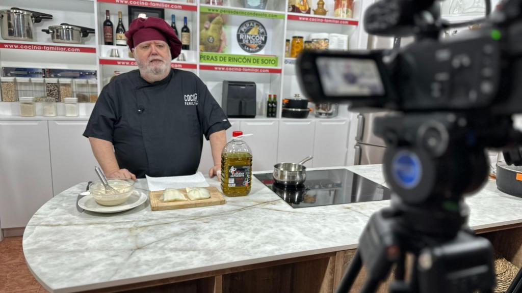 Javier Romero grabando una de sus recetas.