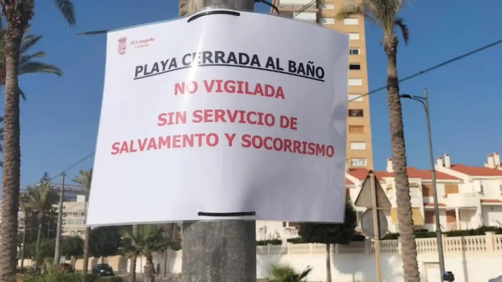 El cartel que sigue luciendo en El Campello a día de hoy.