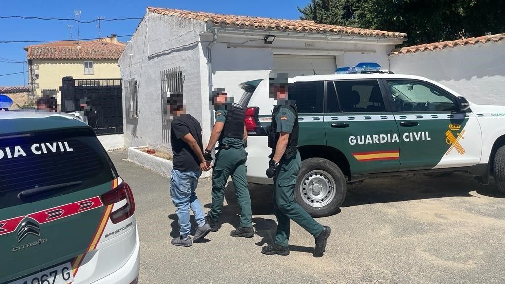 Uno de los tres detenidos en la provincia de Ávila por estafar a personas de avanzada edad mediante el denominado timo del tocomocho
