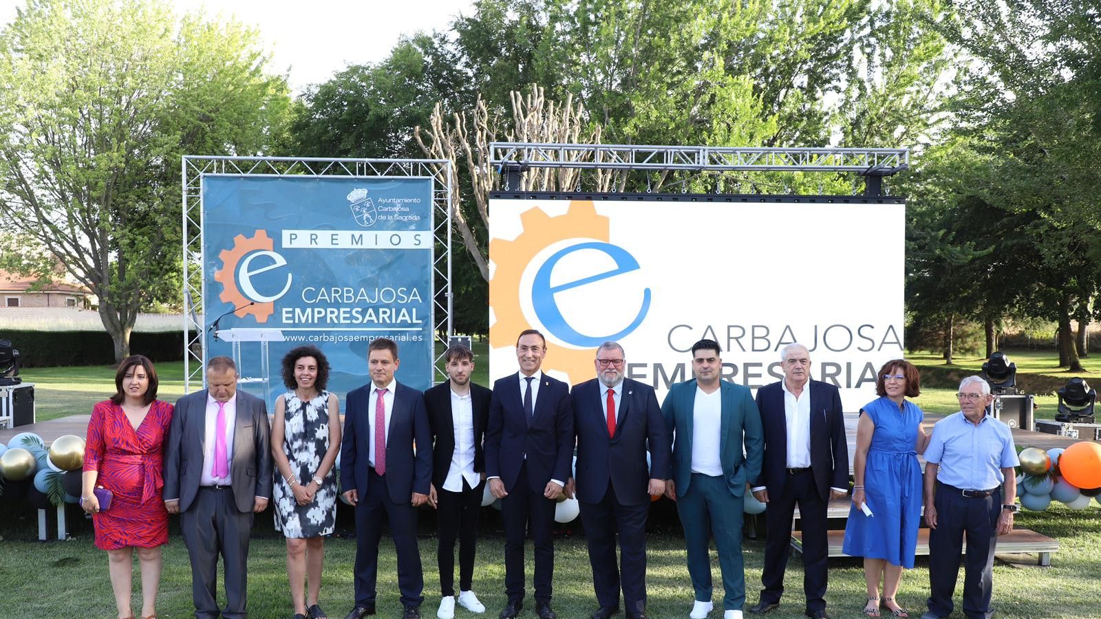 Autoridades locales y premiados en la Gala Carbajosa Empresarial 2023