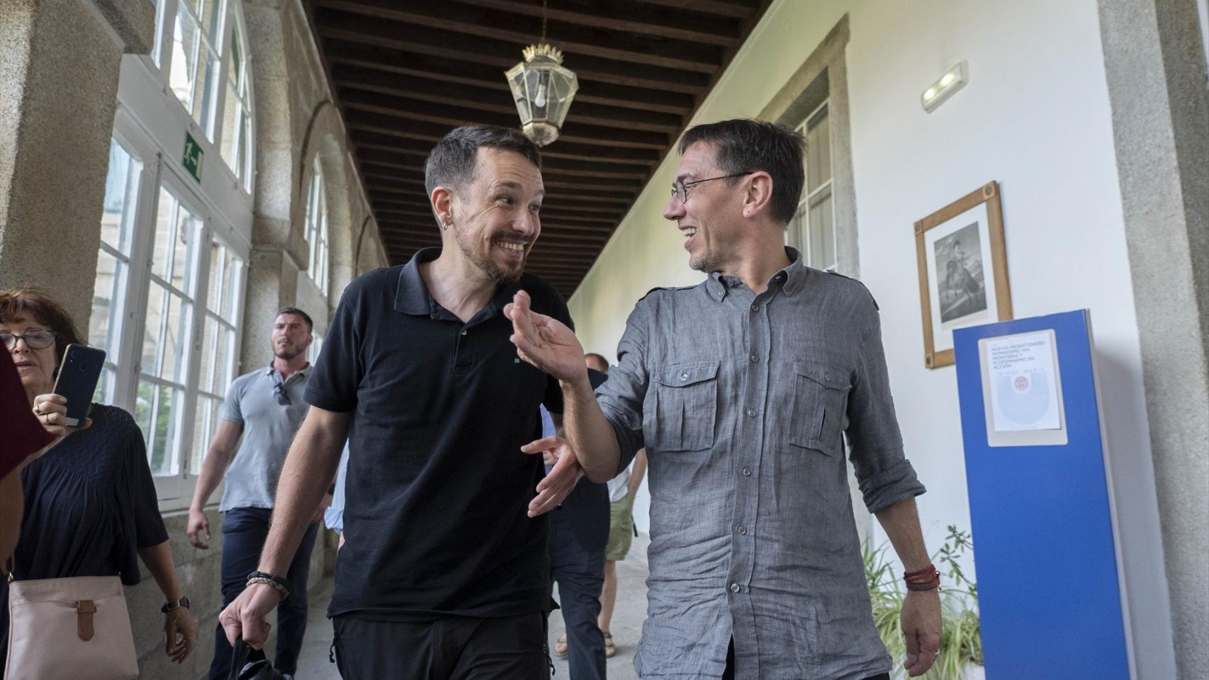 Pablo Iglesias y Juan Carlos Monedero asisten a un debate titulado 'Contra la radio de las mil colinas. Medios de comunicación en un mundo vulnerable'', en julio de 2022 en la Universidad de Verano de la Complutense.