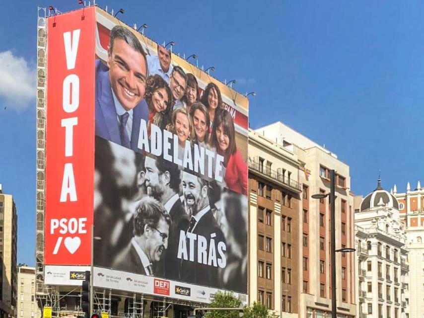 Lona del PSOE en Gran Vía