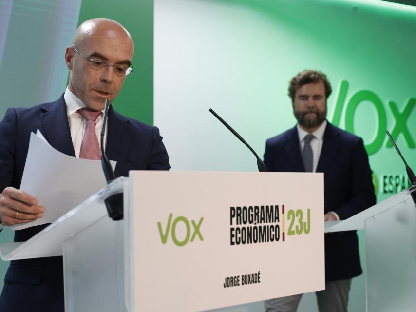 El vicepresidente de Acción Política de Vox, Jorge Buxadé y su portavoz en el Congreso, Iván Espinosa de los Monteros.