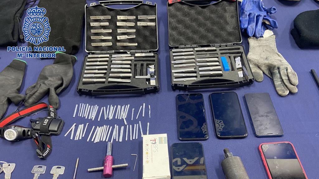 Enseres requisados por la Policía Nacional a un grupo dedicado a robos.