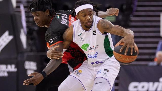 Thomas Bropleh y Kendrick Perry durante el Covirán Granada - Unicaja
