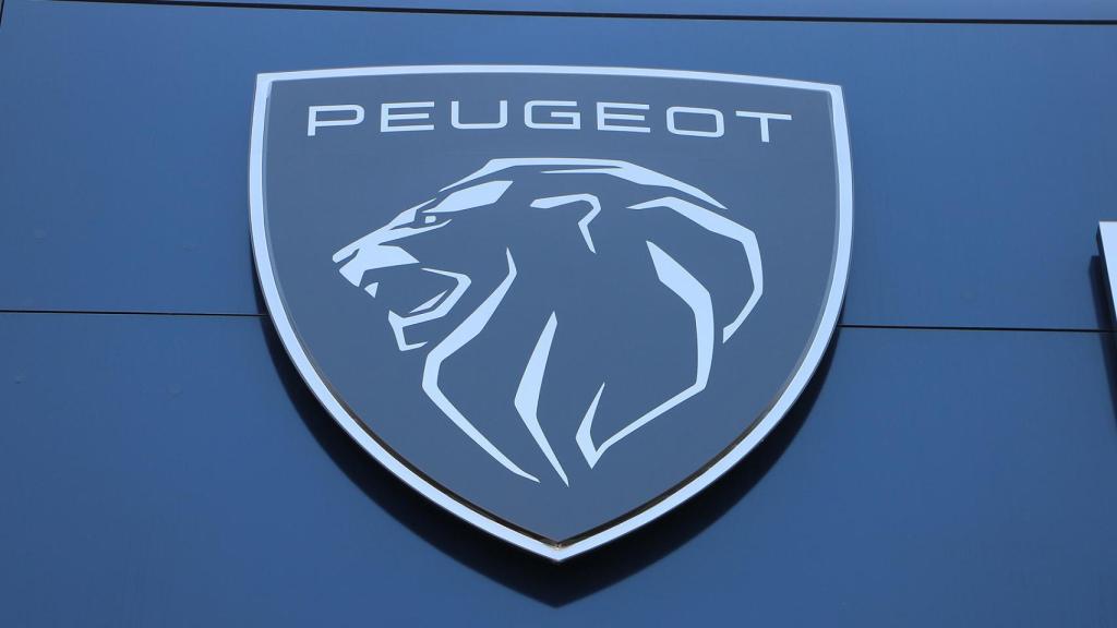 Imagen de la fachada exterior del concesionario de Peugeot.