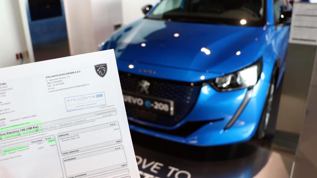 Este es el coche eléctrico del que hemos pedido un presupuesto en el concesionario.