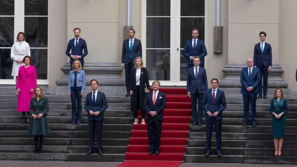 Imagen del gobierno de coalición de Países Bajos tras su formación en enero de 2022.