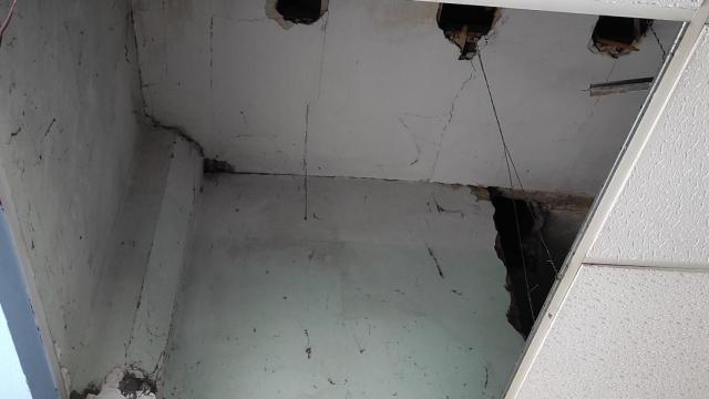 Desprendimiento del falso techo en el Hospital Gil Casares