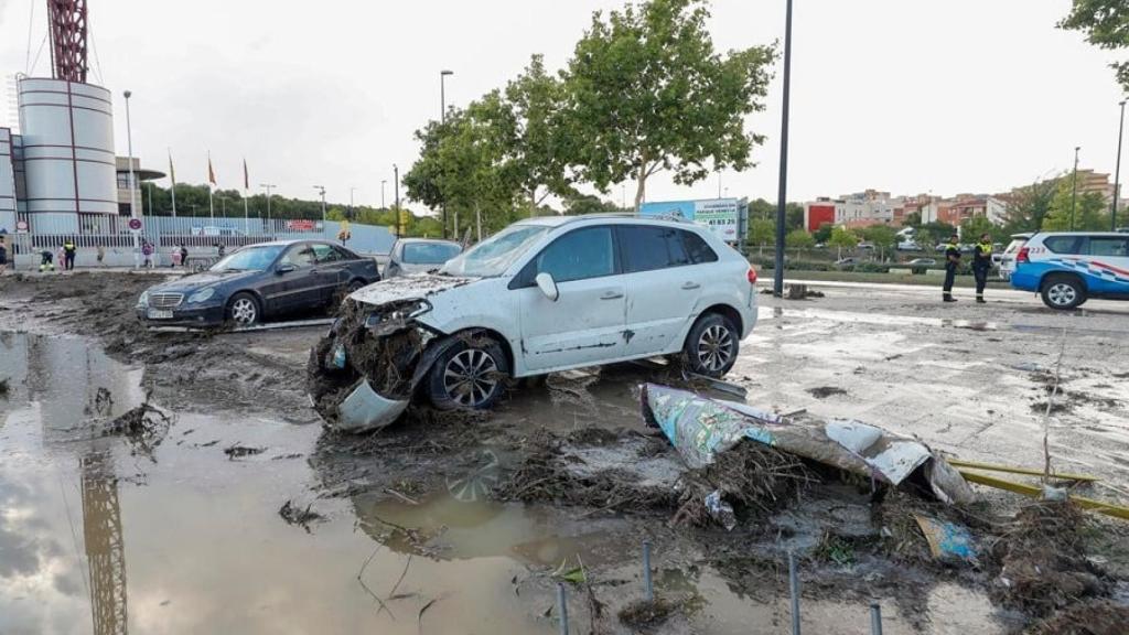 Coches destrozados tras la tormenta vivida en Zaragoza el pasado jueves.