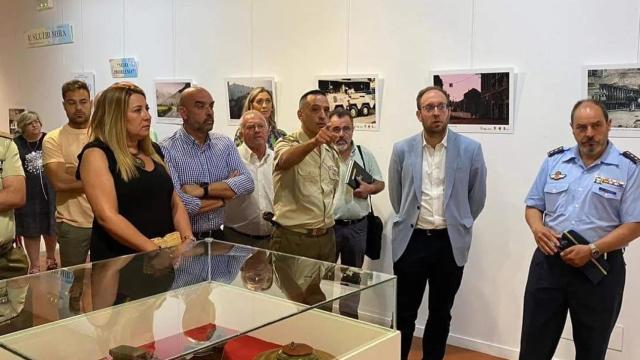 Visita a la exposición fotográfica 'El REI 11 con casco azul en Bosnia'