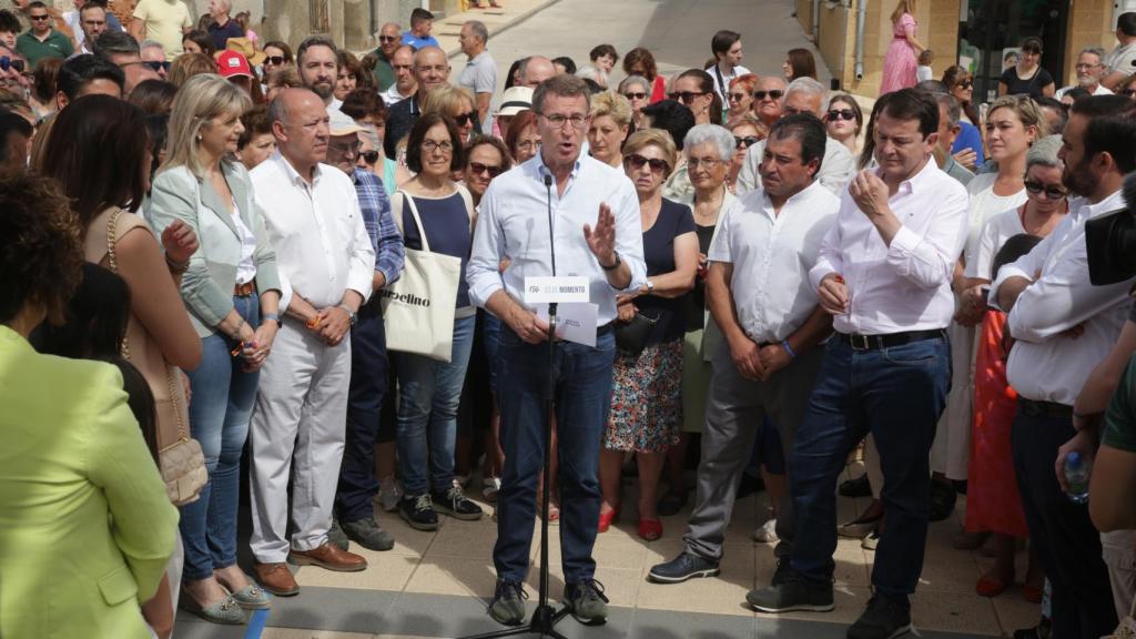 Feijóo en su primer mitin de campaña en Corrales del Vino, Zamora