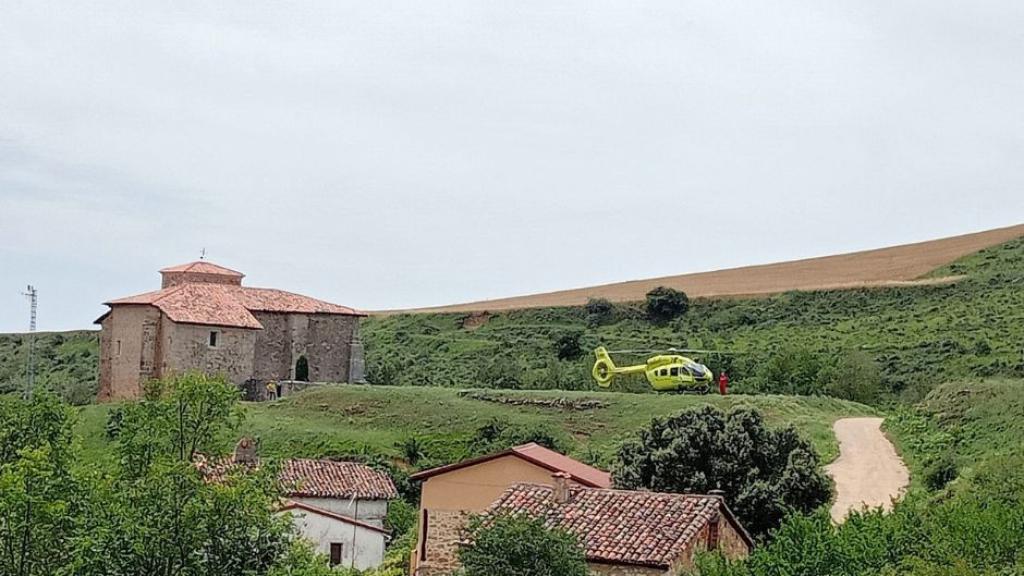 Imagen del momento del rescate del hombre, este sábado en Burgos.