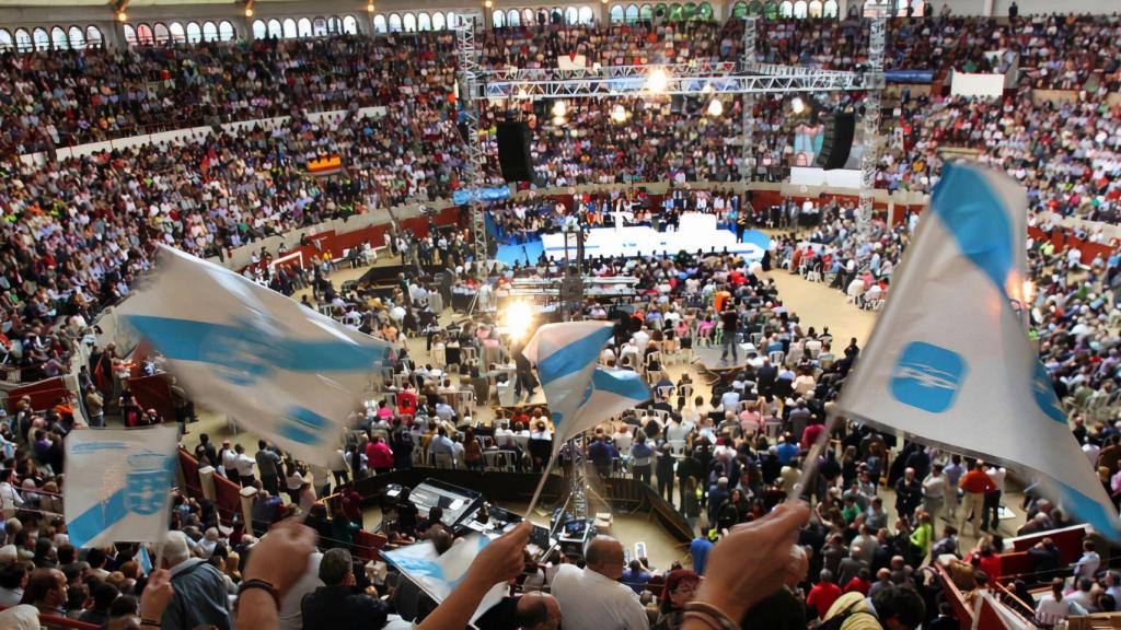 Acto de Feijóo en la plaza de toros de Pontevedra durante las últimas elecciones gallegas