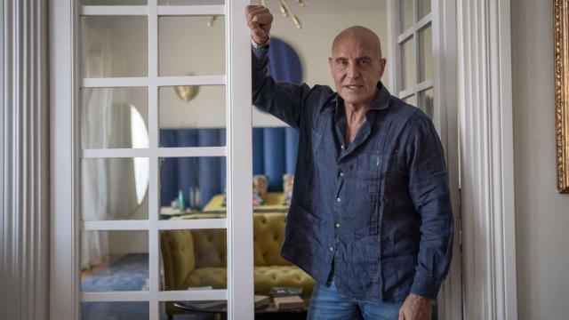 Kiko Matamoros en el salón de su casa.