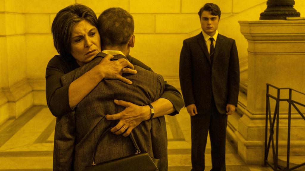 Sara Serraiocco y Leonardo Maltese (al fondo), en 'El caso Braibanti'