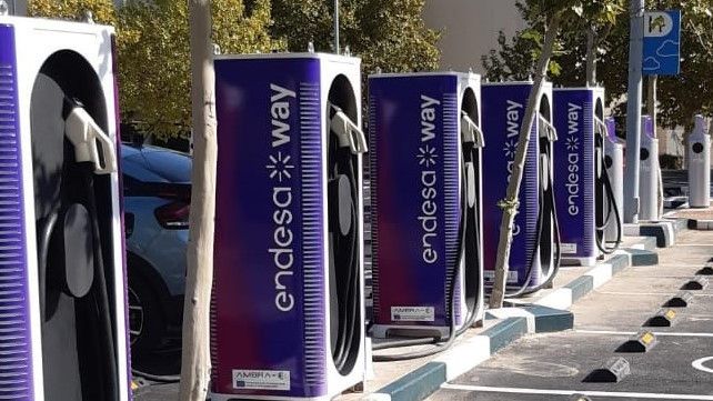 Endesa X Way y Enel X Way instalarán más de 900 puntos de recarga ultrarrápida.