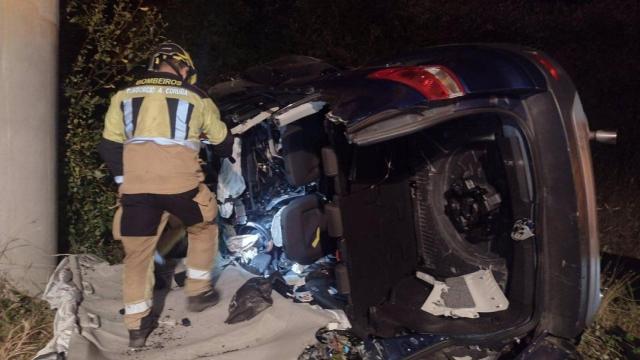 Vehículo accidentado en la autovía AG-11.