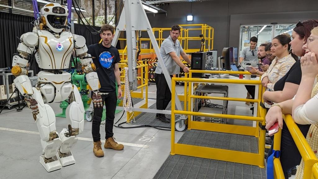 Robot humanoide R5 Valquiria en el laboratorio