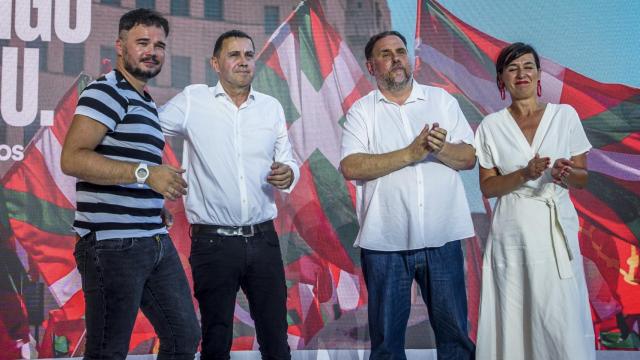 Gabriel Rufián, Arnaldo Otegi, Oriol Junqueras y Jasone Agirre, en Durango