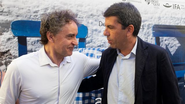 El secretario autonómico de Turismo en funciones, Francesc Colomer, y el presidente de la Diputación de Alicante, Carlos Mazón, este lunes.