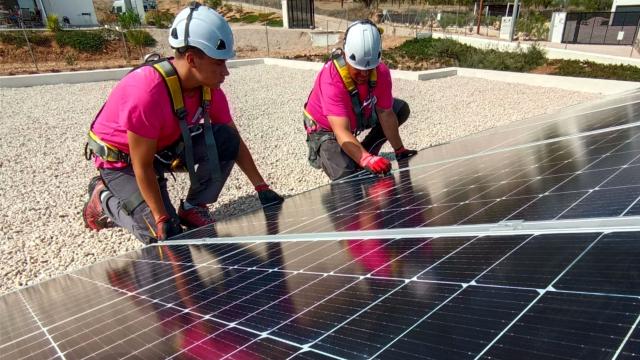 Instaladores de Awergy, en imagen de archivo.