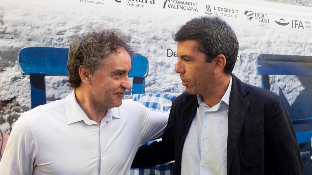 El secretario autonómico de Turismo en funciones, Francesc Colomer, y el presidente de la Diputación de Alicante, Carlos Mazón, este lunes.