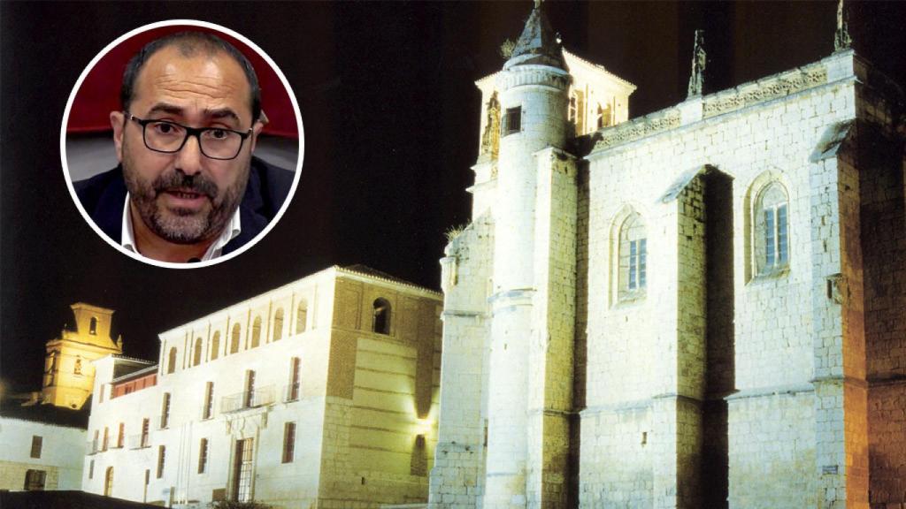 Miguel Ángel Oliveira, alcalde de Tordesillas junto a las Casas Tratado