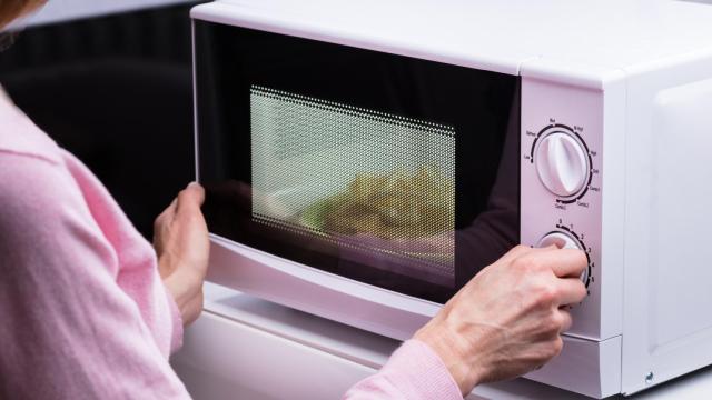 Así puedes recuperar el blanco de los electrodomésticos que se han vuelto amarillentos.