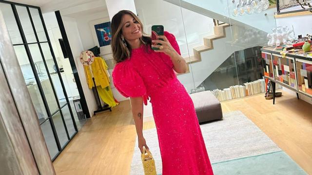 Nuria Roca muestra su estilismo para la boda de Tamara Falcó.