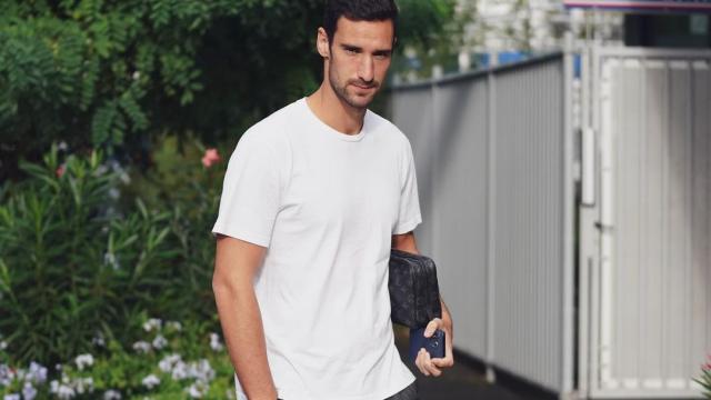 Sergio Rico durante un viaje con el PSG