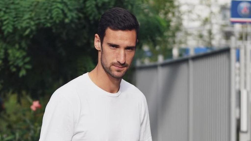 Sergio Rico durante un viaje con el PSG