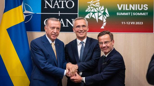 Recep Tayipp Erdogan, Jens Stoltenberg y Ulf Kristersson, tras el acuerdo de este lunes en Vilna
