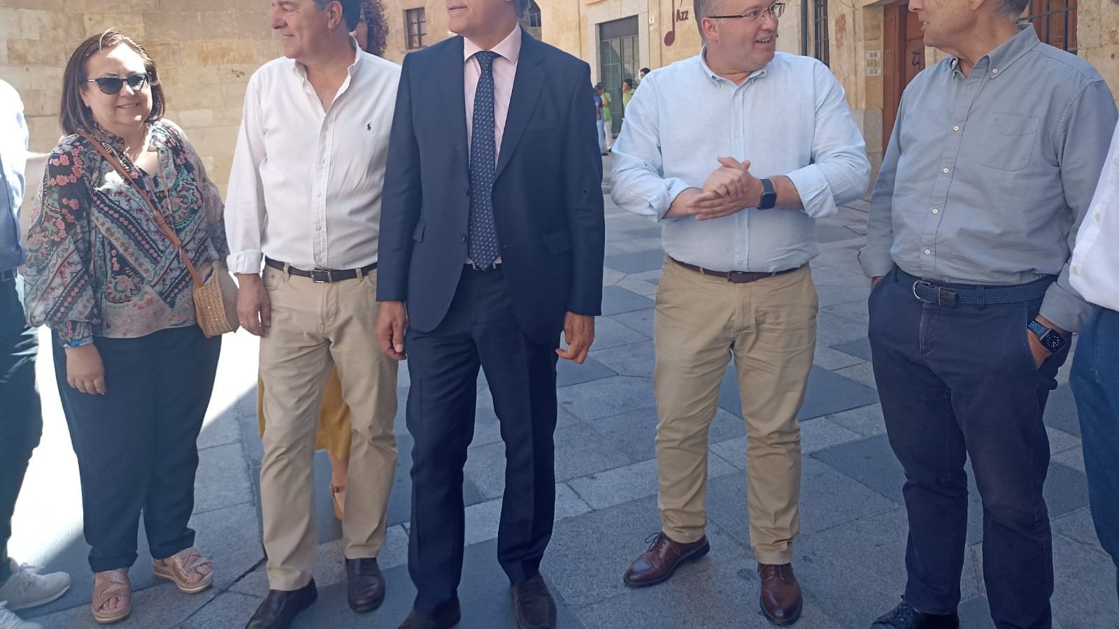 El vicesecretario general del PP, Miguel Tellado, junto a los candidatos populares de Salamanca