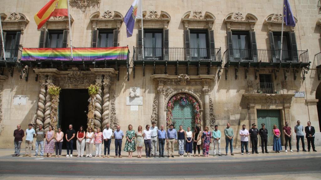 Así ha sido el minuto de silencio en Alicante ciudad.