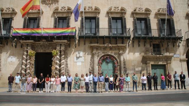 Así ha sido el minuto de silencio en Alicante ciudad.