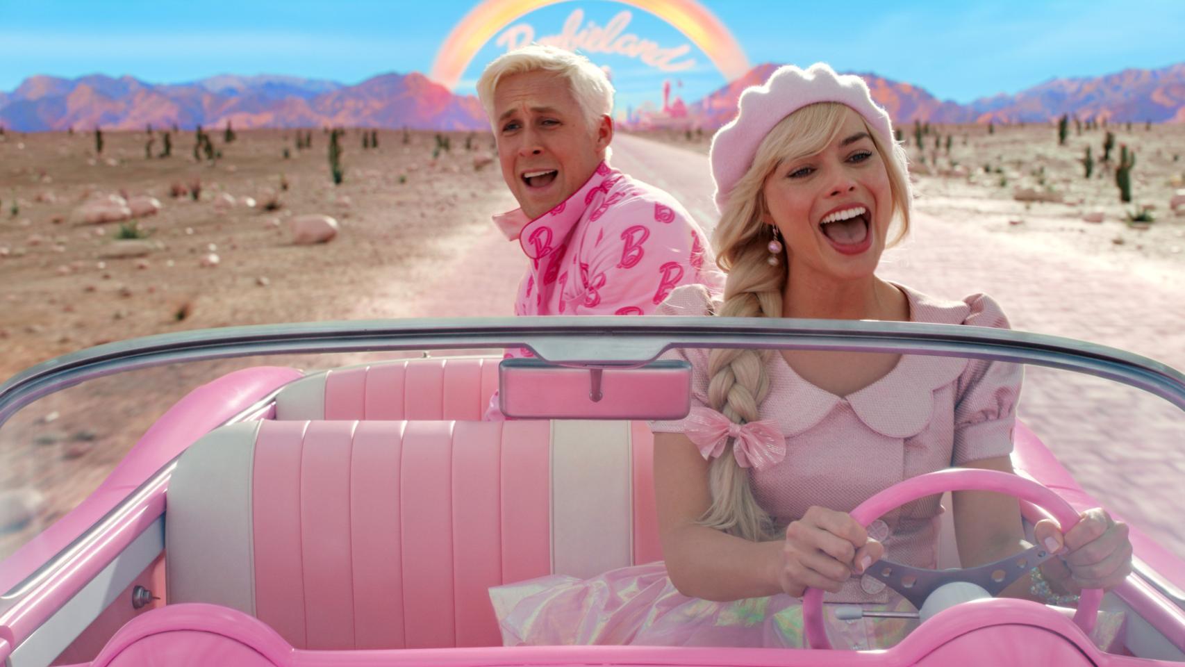 Ryan Gosling es Ken y Margot Robbie es Barbie en el filme