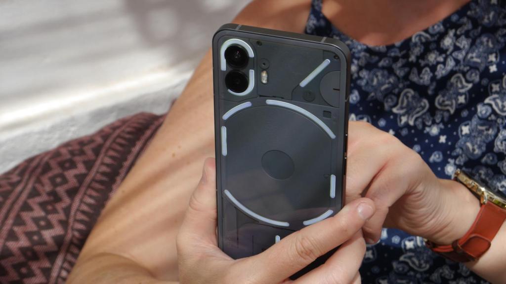 Nothing Phone (2)