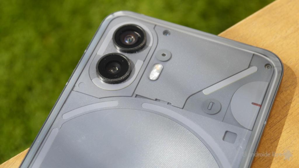 Nothing Phone (2)