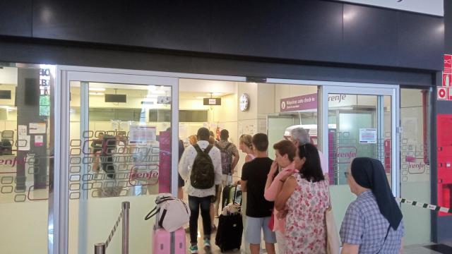 Colas en la estación Albacete Los Llanos.