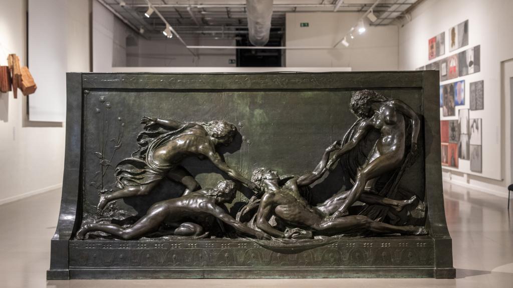 Es la primera vez que 'La muerte de Orfeo', 1904-1906, de Nemesio Mogrobejo, sale del Museo de Bellas Artes de Bilbao. Foto: Tabakalera